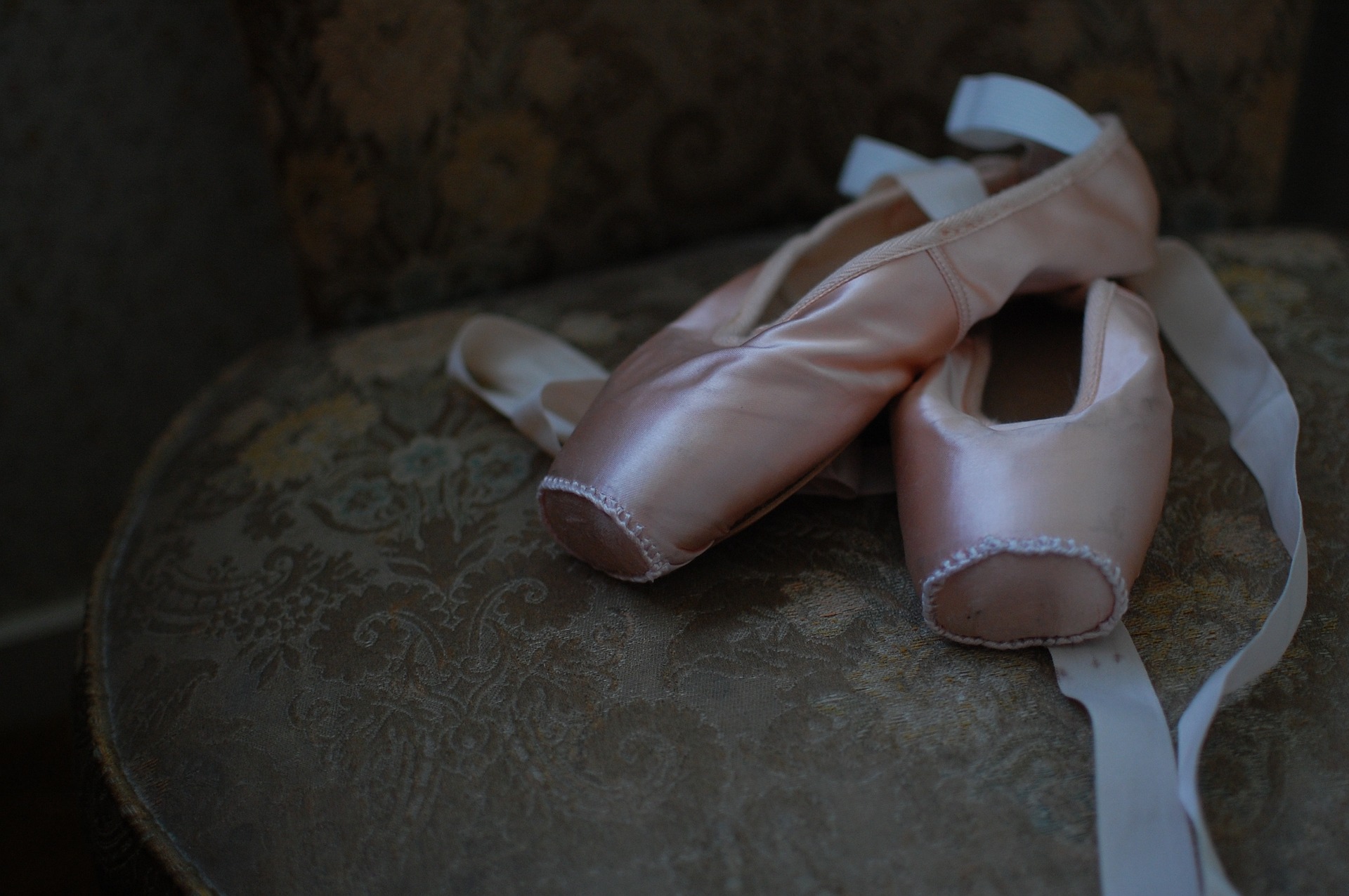 ballet-shoes-1260800_1920